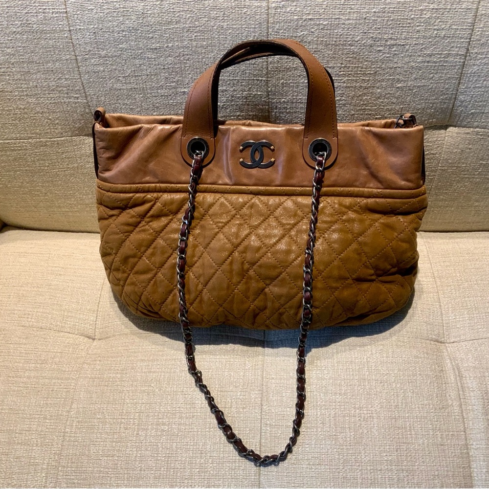 CHANEL Tan Quilted Leather/sparkling suede Tote with Chain-shoulder Straps